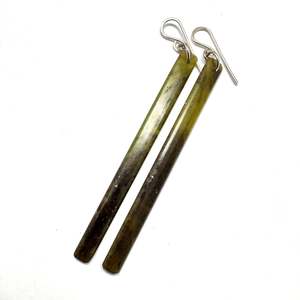 Te Ua Hamuera: Totoweka Pounamu, earrings