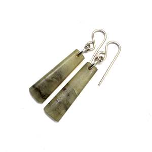 Te Ua Hamuera: Inanga Pounamu, earrings
