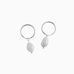 Jacqui Pearl Pendant Earrings in s925 with rhodium plating