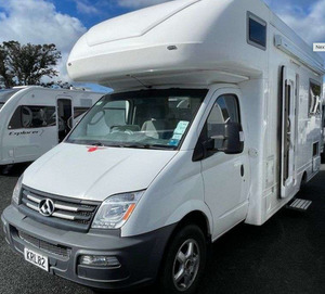 Flash Dog : LDV Sapphire (4 berth) (OFF GRID PACKAGE) Rates from: R&R Campervan Rental