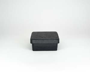 Hardware: PLUG SQ RUBBER BLK