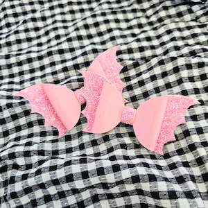 Halloween 2023: Pink Bats - Single Middle Sister Sized Bow Clips
