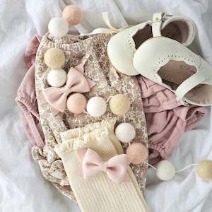 Sale: SALE - Delta Single Middle Sister Bow Clips (4 Colour Choices)