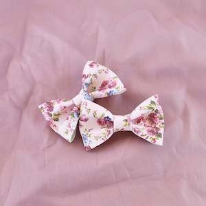 New: Rosetta - Single Middle Sister Bow Clips