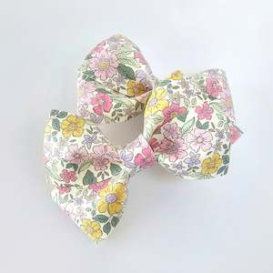 New: Tana - Single Middle Sister Sized Bow Clips