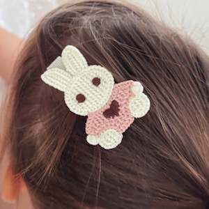 Into The Wild: Bunny Appliqué 5.7cm Single Clips - 2 Colour Choices