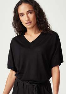 UNTOUCHED WORLD CAMILLE V TEE BLACK