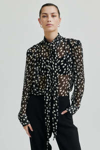 Second Female: SECOND FEMALE DROP SHIRT BLACK