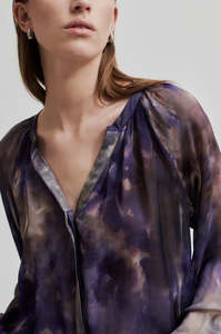 SECOND FEMALE BLURRY SHIRT DAY BREAK