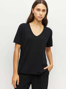JHL BY JULIETTE HOGAN V NECK CASHMERE TEE BLACK