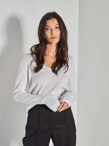 JULIETTE HOGAN LOUNGE V-NECK L/S T WHITE