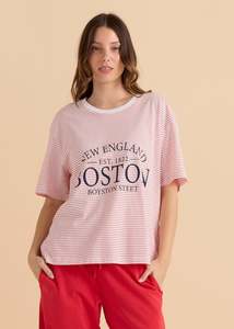 Tops: BETTY BASICS RELAX BOXY TEE BOSTON PRINT RED