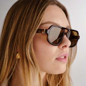 Eyewear: LUV LOU THE BANKS MOSS TORT