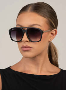 Eyewear: OTRA REINA MATTE BLACK/SMOKE
