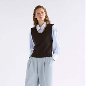 Cosy Wardrobe Must Haves: Mikkel Vest - Chocolate