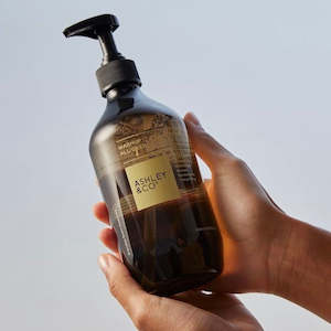 Ashley Co: Wash Up All Over - Tui & Kahili