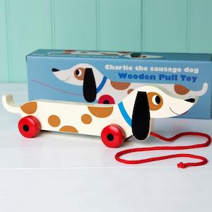 Play: Charlie The Sausage Dog - Pull Along