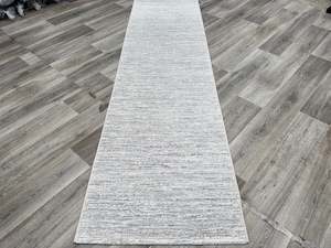 Cool Tones: Abrash Design Off White and Light Grey Colour Runner (26004-6252) Size: 80 x 300cm