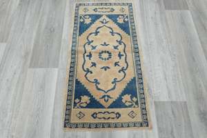 Beige: Vintage Hand Knotted Anatolian Turkish Rug Size: 96 x 52cm
