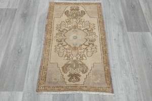 Vintage Hand Knotted Anatolian Turkish Rug Size: 86 x 52cm
