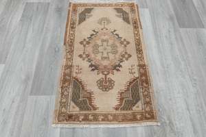 Vintage Hand Knotted Anatolian Turkish Rug Size: 93 x 56cm