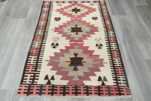 Vintage Handmade Turkish Kilim Rug 140 x 100cm | Blush Pink Geometric Wool Flatw&hellip;