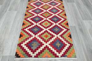 Turkish Kilim Rug 137 x 90cm | Colourful Diamond Medallion Design