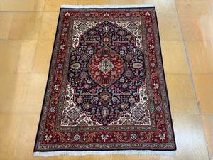 Navy: Hand-Knotted Authentic Persian Tabriz Rug Size: 197 x 147cm