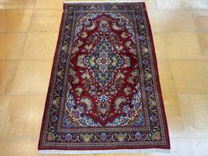 Hand-Knotted Authentic Persian Kashan Rug Size: 226cm x 137cm