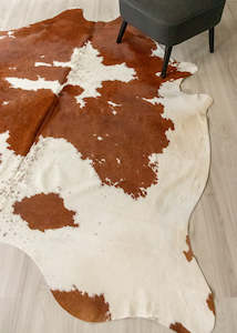 Brown White Cowhide Rugs: Brown And White Cowhide Rug (Size: 230 X 200 CM) CHR1854