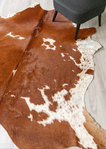 Brown White Cowhide Rugs: Brown And White Cowhide Rug (Size: 230 X 200 CM) CHR1836