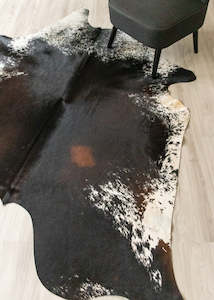 Tri Color Cowhide Rugs: Salt Pepper Tri-Color Cowhide Rug (Size: 230 X 200 CM) CHR1827