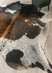 Metallic Rustic Cowhide Rugs: Metallic/Rustic Cowhide Rug (Size: 280 X 250 CM) CHR1859