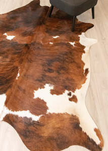 Cowhide Rugs Nz: Exotic Tricolor Cowhide Rug (Size: 240 X 200 CM) CHR2232