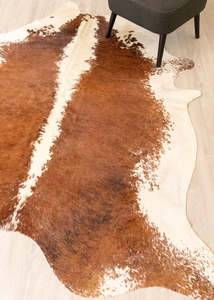 Medium White Spine Belly Brindle Cowhide Rug (Size: 230 X 200 CM) CHR2230