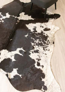 Black And White Cowhide Rug (Size: 260 X 210 CM) CHR2254