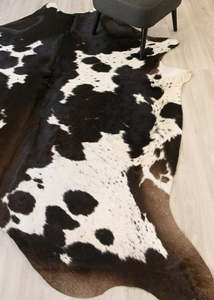 Black And White Cowhide Rug (Size: 250 X 220 CM) CHR2158