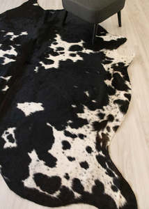 Black White Cowhide Rugs: Black And White Cowhide Rug (Size: 260 X 230 CM) CHR2157
