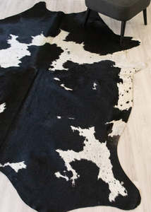 Black White Cowhide Rugs: Black And White Cowhide Rug (Size: 260 X 200 CM) CHR2130