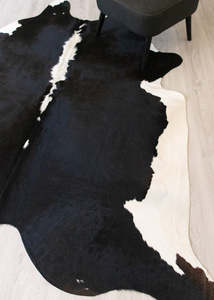 Hereford Black And White Cowhide Rug (Size: 210 x 200 CM) CHR2063