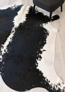 Hereford Black And White Cowhide Rug (Size: 210 x 200 CM) CHR2062