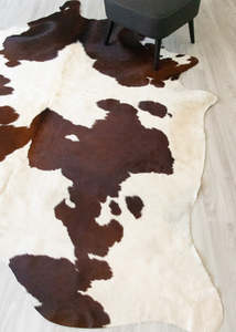 Brown White Cowhide Rugs: Brown And White Cowhide Rug (Size: 280 X 210 CM) CHR2162