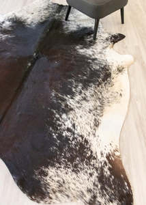 Tri Color Cowhide Rugs: Salt Pepper Tri-Color Cowhide Rug (Size: 260 X 220 CM) CHR2136