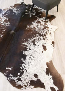 Tri Color Cowhide Rugs: Salt Pepper Tri-Color Cowhide Rug (Size: 240 X 200 CM) CHR2132