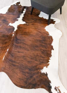 White Spine Belly Brindle Cowhide Rugs: Medium White Spine Belly Brindle Cowhide Rug (Size: 220 X 210 CM) CHR2087