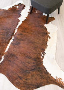 White Spine Belly Brindle Cowhide Rugs: Medium White Spine Belly Brindle Cowhide Rug (Size: 210 X 200 CM) CHR2086