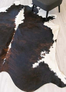 White Spine Belly Brindle Cowhide Rugs: Dark White Spine Belly Brindle Cowhide Rug (Size: 230 X 200 CM) CHR2083