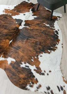 Cowhide Rugs Nz: Exotic Tricolor Cowhide Rug (Size: 230 X 220 CM) CHR2330
