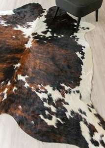 Cowhide Rugs Nz: Exotic Tricolor Cowhide Rug (Size: 230 X 210 CM) CHR2326