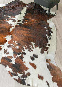Cowhide Rugs Nz: Exotic Tricolor Cowhide Rug (Size: 250 X 220 CM) CHR2317